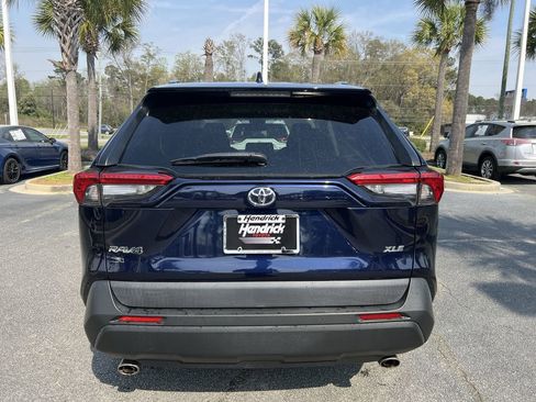 Used 2022 Toyota RAV4 XLE w/ Convenience Package image 9