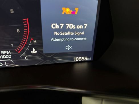 Used 2024 GMC Canyon AT4X image 12