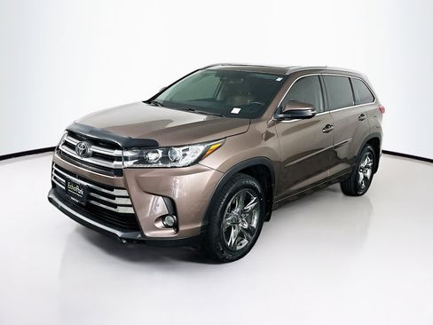 Used 2018 Toyota Highlander Limited Platinum image 3