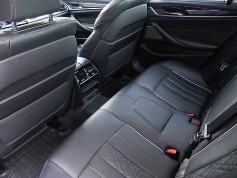Used 2020 BMW M550i xDrive AWD/4WD image 36