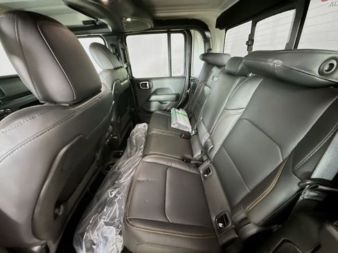 New 2025 Jeep Gladiator Sport image 23