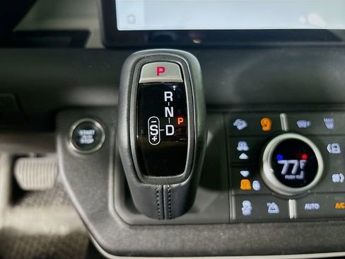 Used 2024 Land Rover Defender 110 X-Dynamic SE image 19