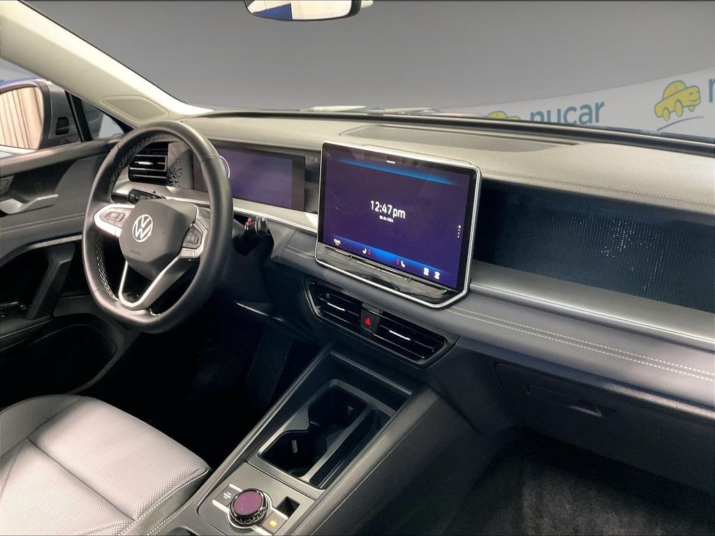 Used 2025 Volkswagen Tiguan SE AWD/4WD image 14