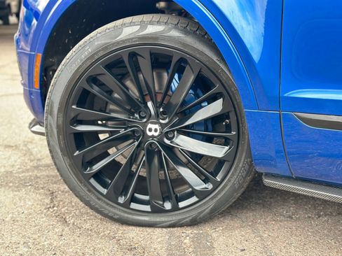 Used 2017 Bentley Bentayga image 12