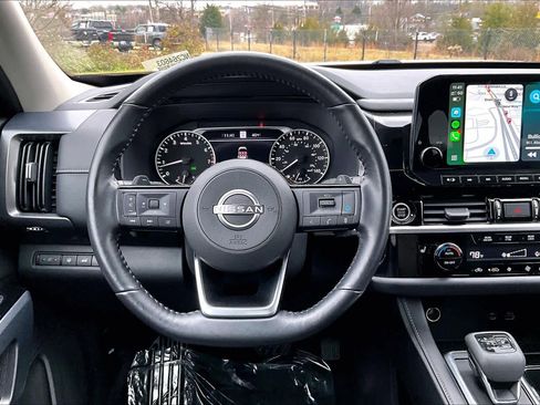 Used 2022 Nissan Pathfinder SL w/ Lighting Package (N92) image 5