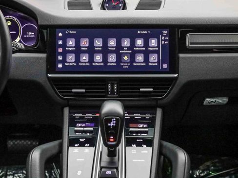 Certified 2023 Porsche Cayenne Platinum Edition image 17