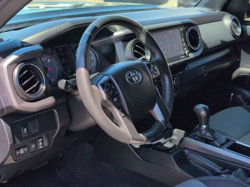 Used 2020 Toyota Tacoma TRD Off-Road w/ Technology Package AWD/4WD image 29