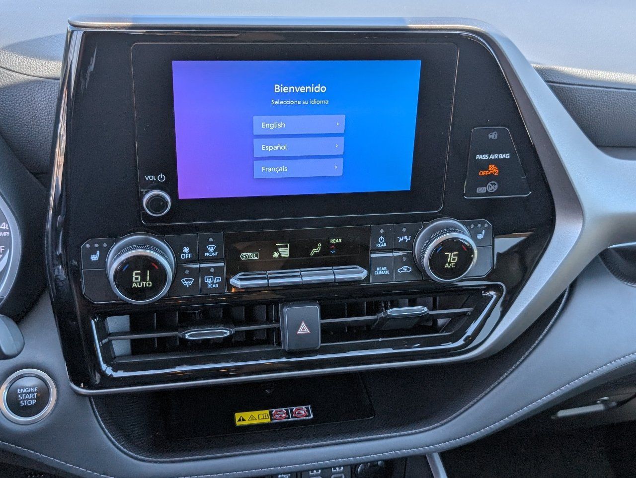 Used 2025 Toyota Highlander XLE FWD image 18