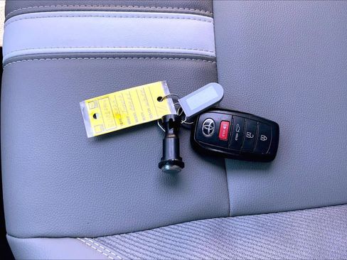Used 2025 Toyota Camry SE w/ Convenience Package AWD/4WD image 15