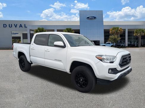 Used 2022 Toyota Tacoma SR5 w/ Technology Package image 2