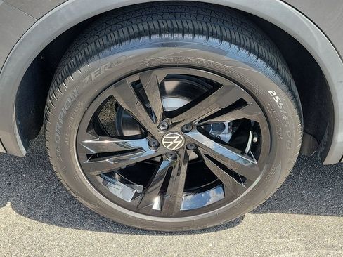 Used 2023 Volkswagen Tiguan SE R-Line image 8