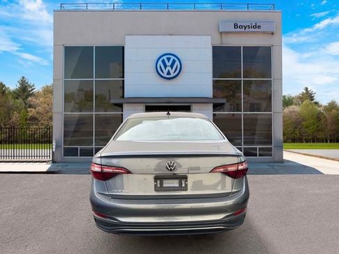 Certified 2023 Volkswagen Jetta SE w/ Panoramic Sunroof Package image 6