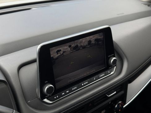 Used 2025 Nissan Rogue SV FWD image 21