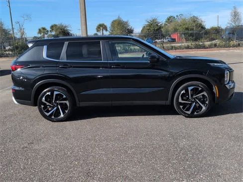 Used 2024 Mitsubishi Outlander SE image 9