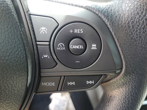 Used 2025 Toyota Corolla Cross L image 24