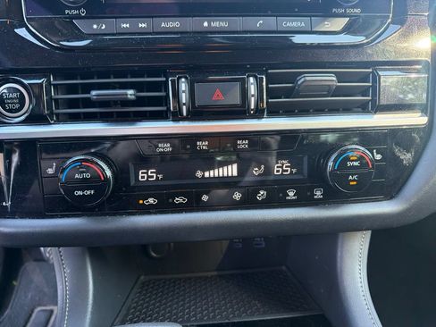 Used 2024 Nissan Pathfinder SV AWD/4WD image 17