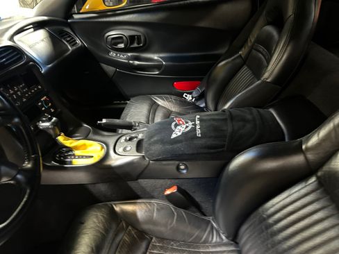 Used 2003 Chevrolet Corvette Coupe w/ Preferred Equipment Group RWD image 15