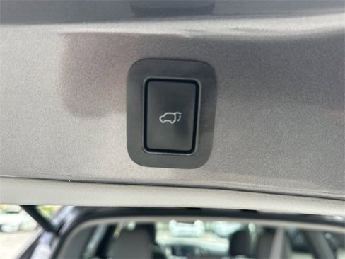 Used 2019 Toyota Highlander XLE image 10