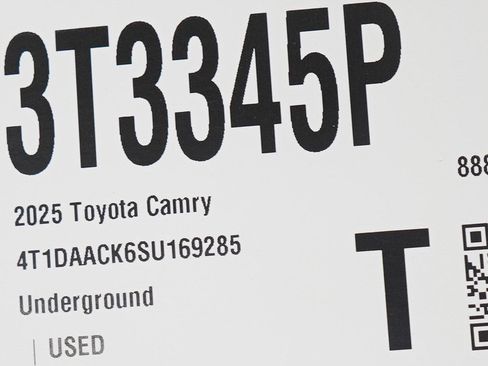 Used 2025 Toyota Camry SE image 30