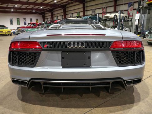 Used 2018 Audi R8 V10 w/ Carbon Exterior Package AWD/4WD image 7