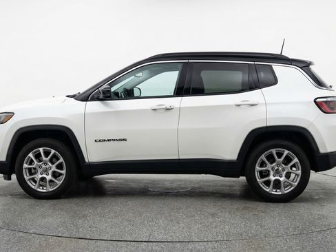 Used 2025 Jeep Compass Limited image 5