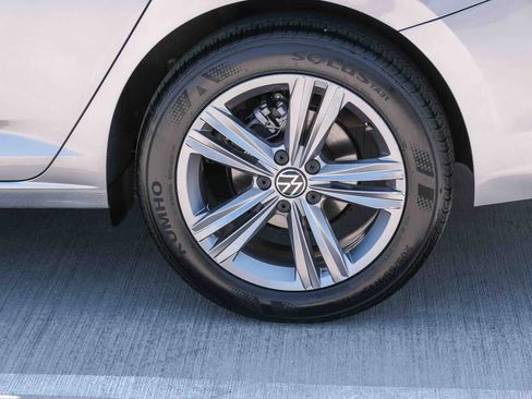 Used 2024 Volkswagen Jetta SE FWD image 9