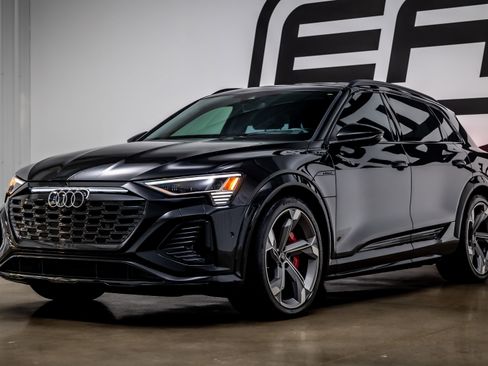 Used 2024 Audi Q8 e-tron Prestige image 29