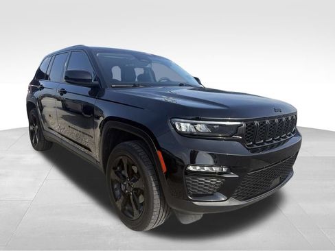 Used 2023 Jeep Grand Cherokee Limited w/ Black Appearance Package AWD/4WD image 14
