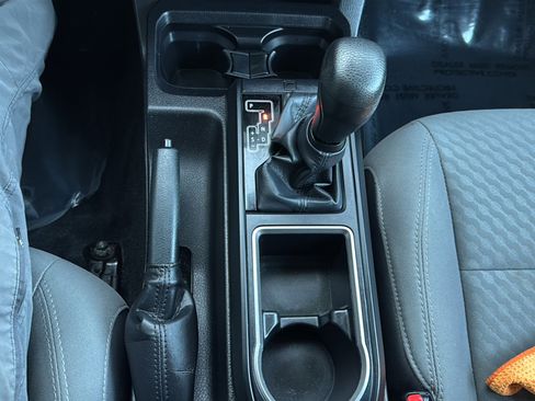 Used 2020 Toyota Tacoma SR image 31