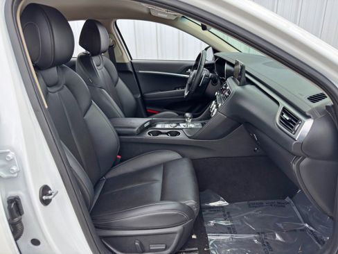 Used 2022 Genesis G70 2.0T image 14