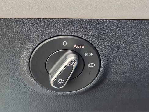 New 2025 Volkswagen Taos SE image 21