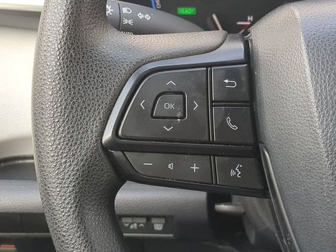 Used 2025 Toyota Sienna LE FWD image 28