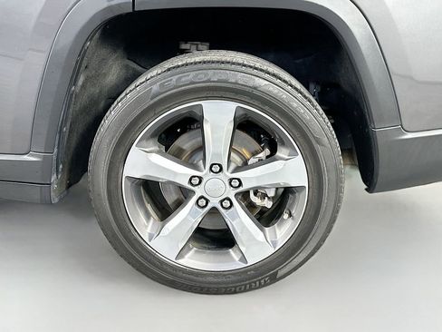 Used 2022 Jeep Grand Cherokee L Limited AWD/4WD image 34