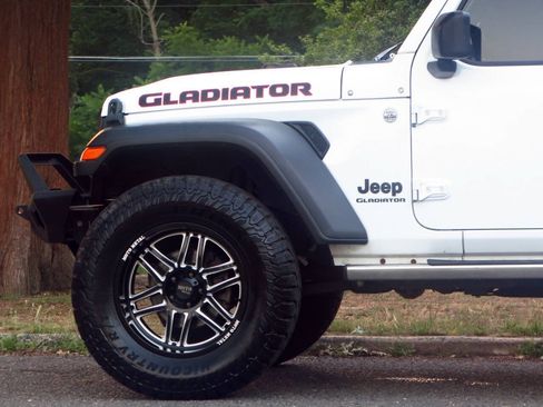 Used 2020 Jeep Gladiator Sport w/ Quick Order Package 24S AWD/4WD image 24