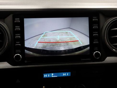 Used 2022 Toyota Tacoma TRD Sport image 2