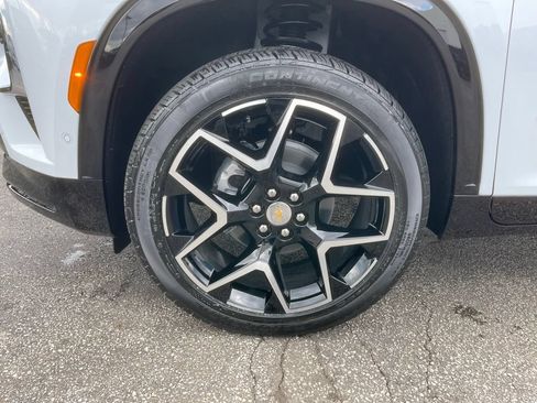 New 2026 Chevrolet Traverse High Country w/ LPO, Floor Liner Package AWD/4WD image 32
