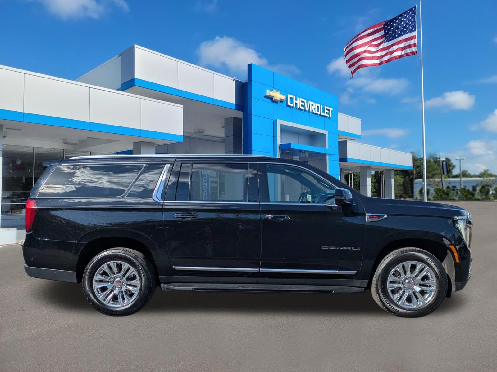 Used 2025 GMC Yukon XL Denali AWD/4WD image 2