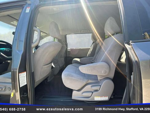 Used 2015 Toyota Sienna LE FWD image 15