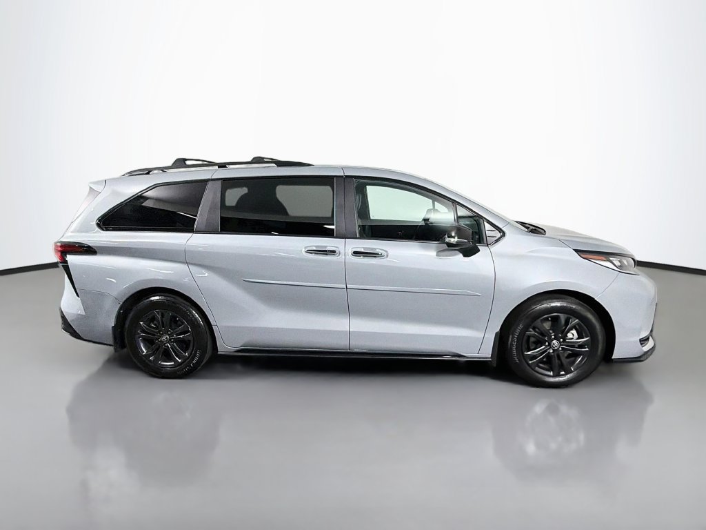 Used 2025 Toyota Sienna XSE w/ XSE Premium Package AWD/4WD image 8