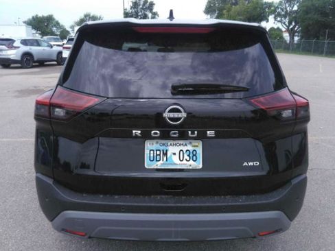 Used 2023 Nissan Rogue S AWD/4WD image 11