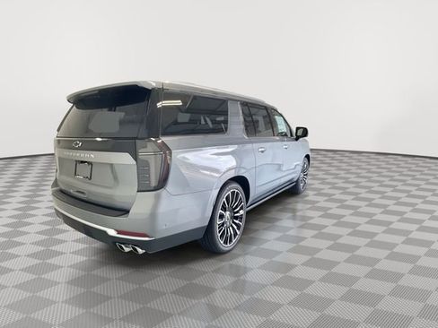 New 2026 Chevrolet Suburban High Country AWD/4WD image 15