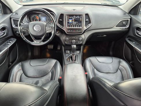 Used 2019 Jeep Cherokee Trailhawk AWD/4WD image 28