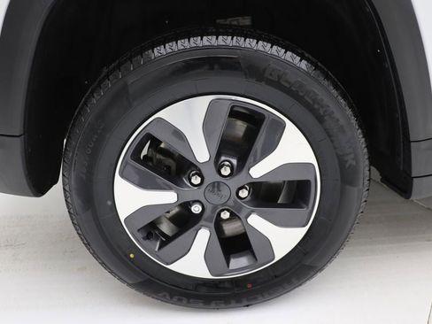 Used 2023 Jeep Grand Cherokee 4WD 4xe image 10