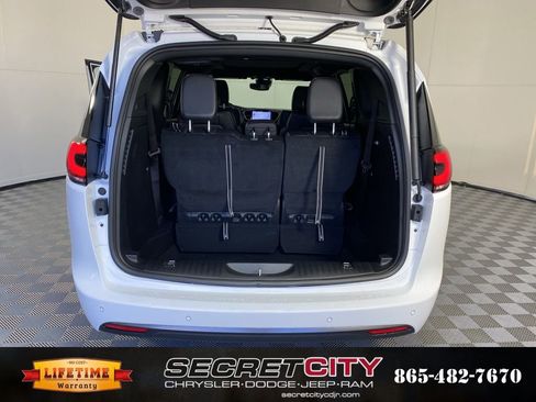 New 2026 Chrysler Pacifica Select image 34