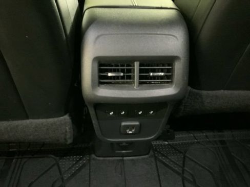 Used 2020 Chevrolet Equinox Premier FWD image 27
