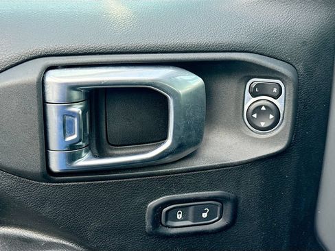 Certified 2023 Jeep Wrangler Unlimited w/ Cold Weather Group AWD/4WD image 18