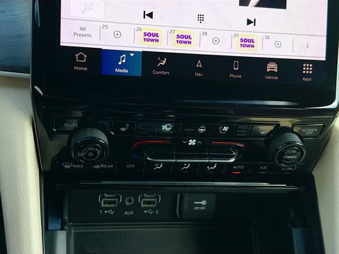 Used 2024 Jeep Grand Cherokee Limited 4xe w/ Luxury Tech Group II image 15