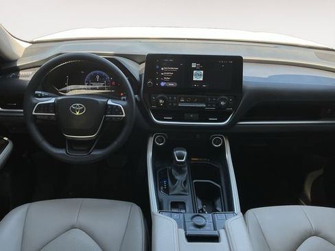 Certified 2024 Toyota Grand Highlander AWD image 10