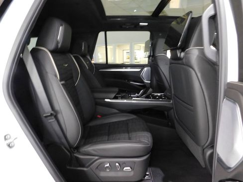 Used 2026 Cadillac Escalade V AWD/4WD image 98