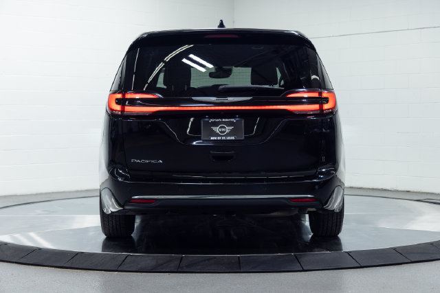 Used 2025 Chrysler Pacifica Select FWD image 7